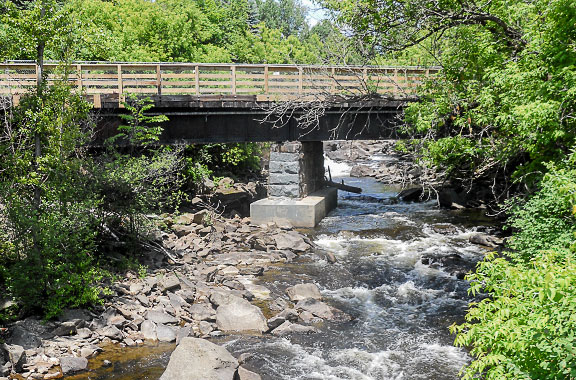 Photo of bridge crossing the Mascoma River.